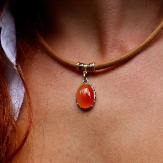 WN255X Collar PLATA DE PALO mujer modelo Rin de cuero color camel y colgante de cornalina