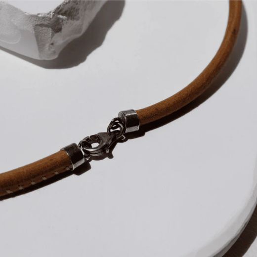 WN255X Collar PLATA DE PALO mujer modelo Rin de cuero color camel y colgante de cornalina