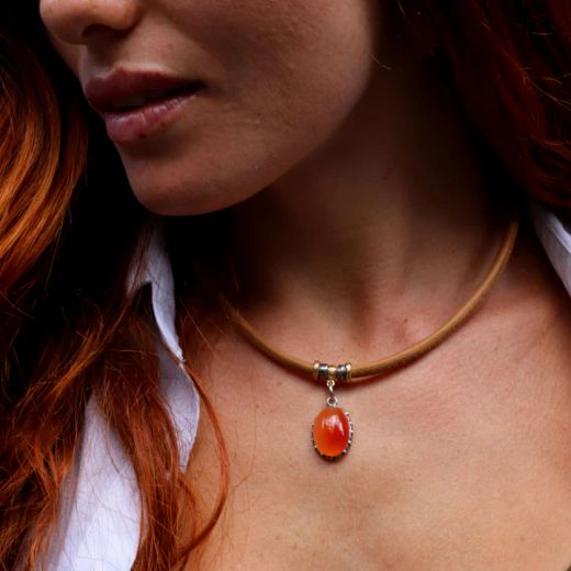 WN255X Collar PLATA DE PALO mujer modelo Rin de cuero color camel y colgante de cornalina