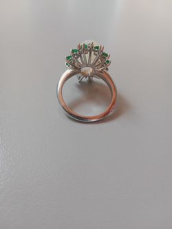 Anillo mujer oro blanco montado con Ópalo, Esmeraldas y Brillantes