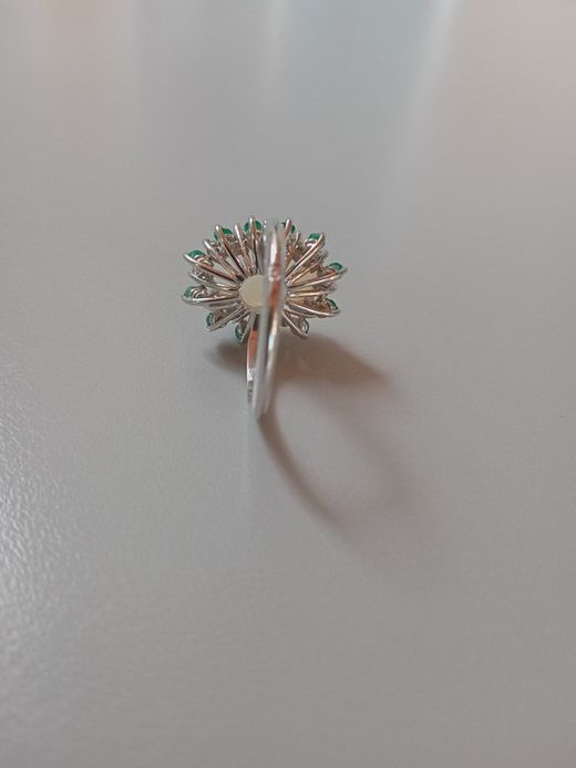 Anillo mujer oro blanco montado con Ópalo, Esmeraldas y Brillantes