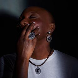 Anillo Karika WR124X Anillo Plata de Palo mujer de plata 925 y piedra ébano moderno y sofisticado