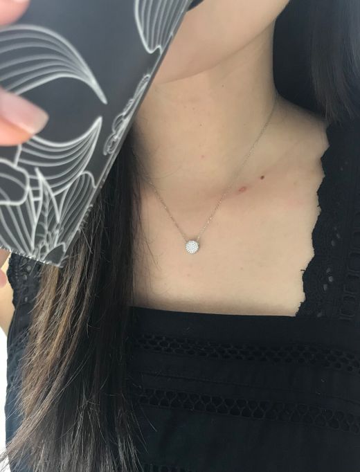 Gargantilla oro blanco de 18K en forma de círculo con pavé de circonitas