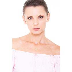 Colgante de mujer en oro 18 kilates cadena y estrella elegante y discreto