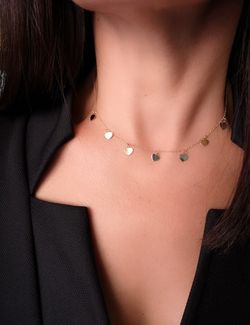 Gargantilla mujer en oro de 18K cadena forzada con siete corazones ideal para regalar