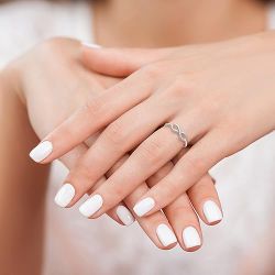 Guile4 Anillo en oro de 18K con motivo infinito ideal para combinar con otras joyas