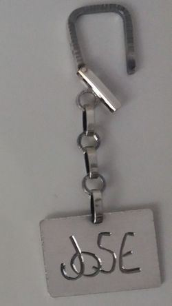 Llavero en plata de ley maciza personalizado con el nombre de Jose