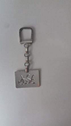 Llavero en plata de ley maciza personalizado con el nombre de Jose