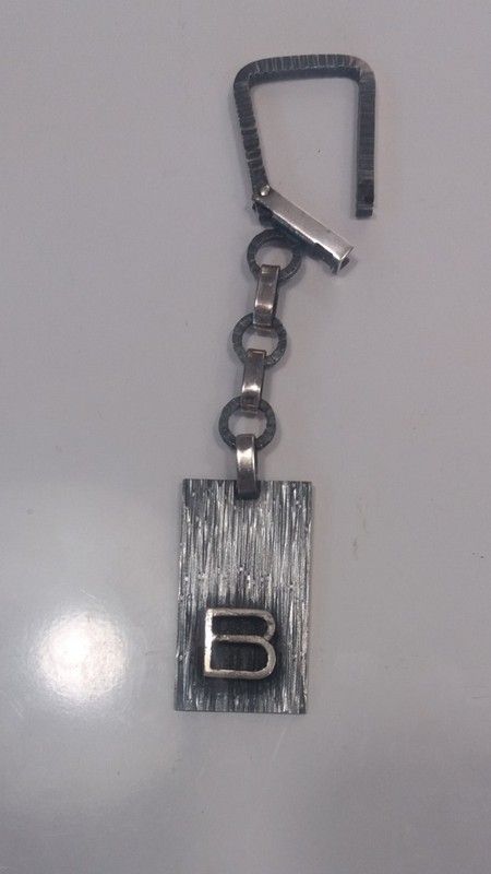 Llavero original en plata de ley envejecida con inicial