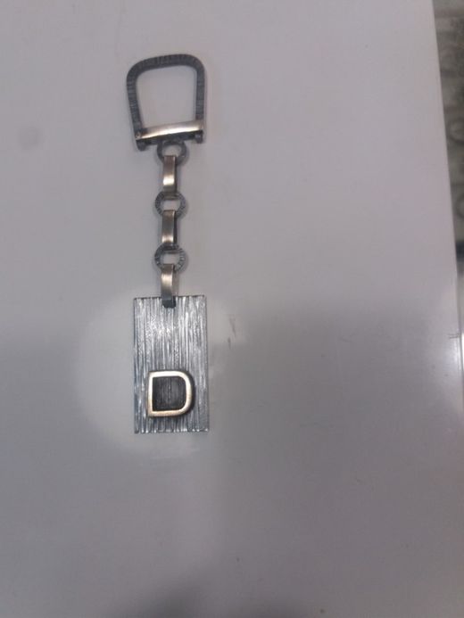 Llavero personalizado de plata envejecida con inicial original