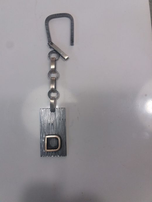 Llavero personalizado de plata envejecida con inicial original