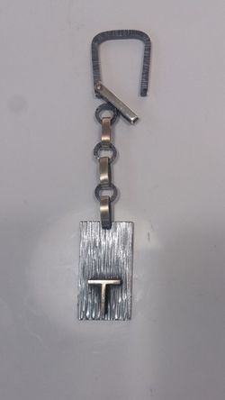 Llavero unisex personalizado en plata de ley inicial sobre puesta