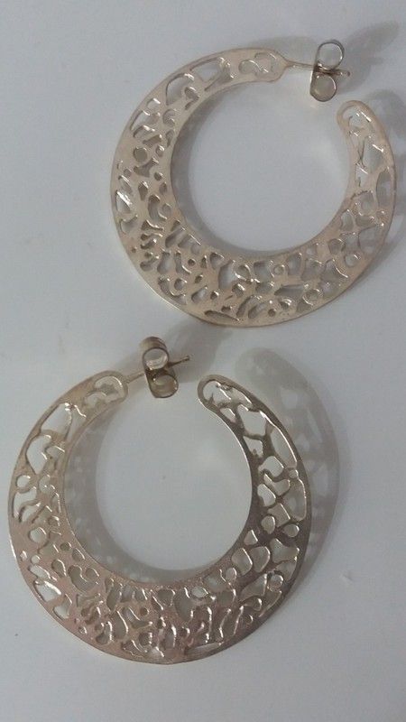 Pendientes aros en plata de ley matizada calados
