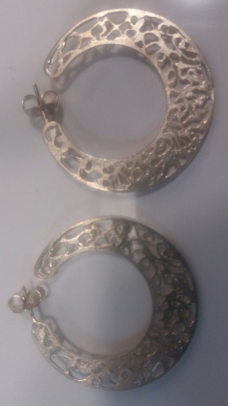 Pendientes aros en plata de ley matizada calados
