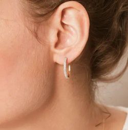 PE-A508 Pendientes mujer en oro 18K de aros con circonitas transparentes acabado en brillo diámetro interior 15 mm