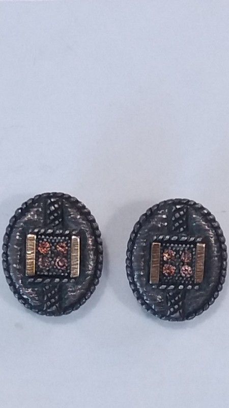 Pendientes de mujer ovalados en plata envejecida, oro y cuatro rubís cierre omega