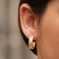 WE171G Pendientes Plata de Palo mujer elaborados en bronce chapados en oro con circonitas blancas ¡Deslumbra con elegancia y estilo con nuestros pendientes criolla de bronce chapados en oro!
