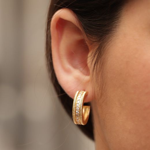 WE171G Pendientes Plata de Palo mujer elaborados en bronce chapados en oro con circonitas blancas ¡Deslumbra con elegancia y estilo con nuestros pendientes criolla de bronce chapados en oro!