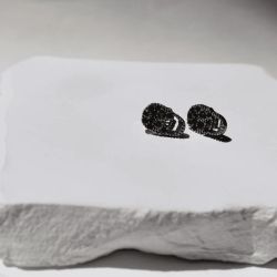 SE007X Pendientes PLATA DE PALO unisex con calavera de plata y circonitas negras