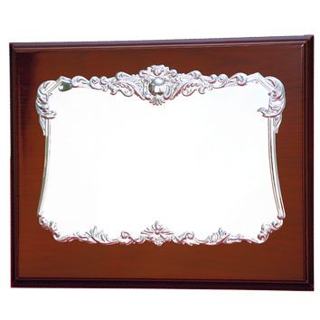 PL407 Placa homenaje aluminio plateado y madera de nogal colección Roma elegante y decorativa