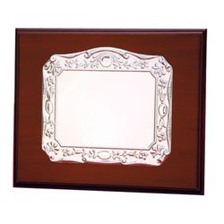 PL416 Placa homenaje colección cenefas de aluminio plateado y madera de nogal diseño decorativo y bello