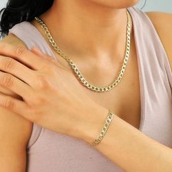 PU1210 Pulsera unisex en Oro de 18K es el complemento perfecto para añadir un toque moderno y elegante