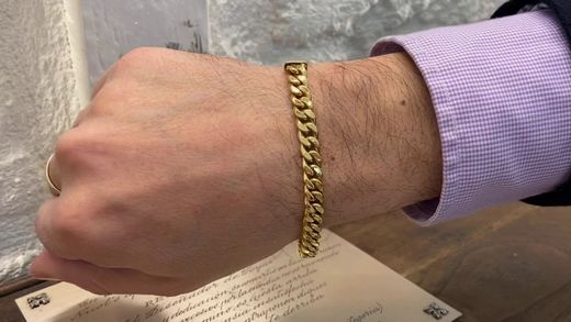 PU203 Pulsera de hombre en Oro de 18K con cadena barbada resistente y elegante cierre de mosquetón