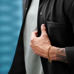 PU212 Pulsera oro de 18k de hombre semihueca modelo de eslabónes 3x1 cierre mosquetón