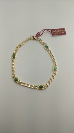 PU458V Pulsera de mujer elaborada en oro de ley 18K cadena tipo barbada con cinco piedras verdes ovaladas