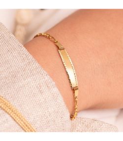 PU676 Pulsera oro 18k con placa para grabado modelo de cadena 3x1 cierre mosquetón de seguridad