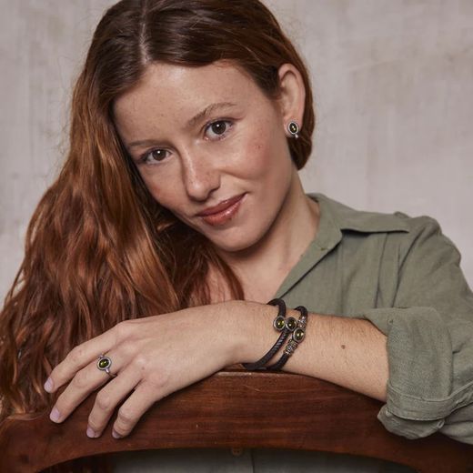 Pulsera Cecilia WB494X PLATA DE PALO en cuero marrón oscuro, plata de ley y piedras olivinas