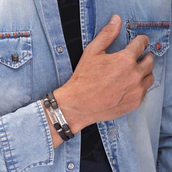 SB189X Pulsera PLATA DE PALO de cuero con pieza de plata con inscripción 'Memento Mori' agrega un elemento de intriga, misterio y personalidad