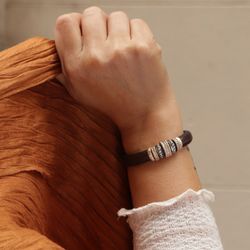 Pulsera Plata de Palo mujer con un acabado perfecto de cuero con piezas de Plata 925, bronce y circonitas blancas Referencia:WB374X