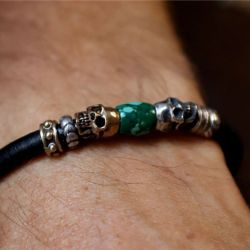 SB215X Pulsera Plata de Palo colección Kuro Enso de cuero con calaveras y resina turquesa