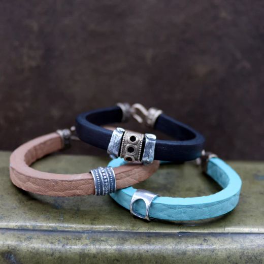 MB276X Pulsera PLATA DE PALO hombre modelo Hakai de cuero azul con círculo de plata y cierre de gancho