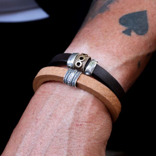 MB278X Pulsera Plata de Palo hombre Ryomen de cuero con piezas de plata y bronce, cierre fuerte y sólido de gancho