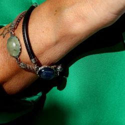 WB545X Pulsera Plata de Palo mujer de cuero tono visón y piedra prehnita