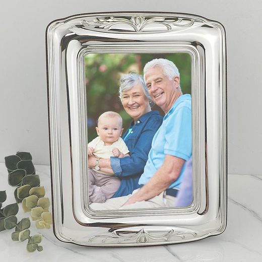 Ref.1043D Marco en plata de ley 925 decorado con ramos de flores elegante y tradicional