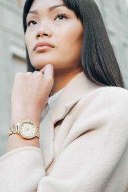 Reloj Mathey TISSOT mujer modelo Evasión D152PDI de acero inoxidable 316L con baño de oro y tratamiento IP para mujer, colección Evasión,