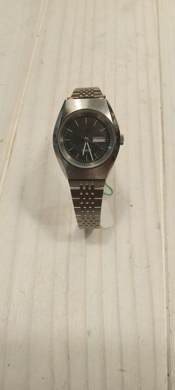 Reloj Radiant de mujer ideal para colección acero semanario y calendario