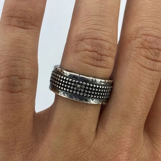 RM2 Anillo Plata de Palo unisex hecha de plata decorada con puntos
