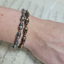 SB020X Pulsera Plata de Palo Skull con calaveras de bronce