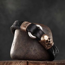 SB093X Pulsera Plata de Palo Skull hombre de cuero