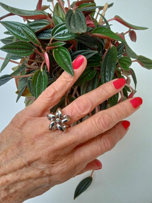 SIN06 Anillo Morellato acero circonita con forma de estrella