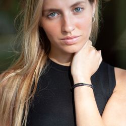 05-001018 Pulsera oro de macramé con diamantes negros o blancos belleza delicada y elegante