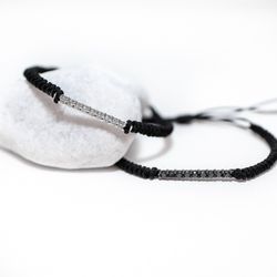 05-001018 Pulsera oro de macramé con diamantes negros o blancos belleza delicada y elegante