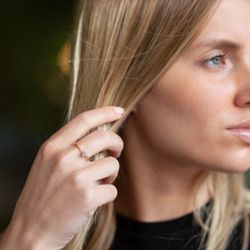 SKUND Anillo de mujer o pedida en oro 18k bicolor con brillante