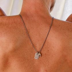 SN035X Collar Plata de Palo con placa y calavera chapado en plata de ley 925 colección Ragnar estiloso y atrevido