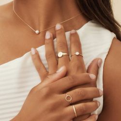 Guile1 Anillo oro de 18K motivo círculo calado que le da un toque moderno y singular