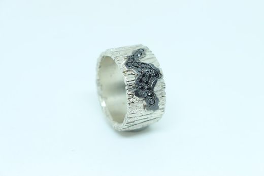 Sortija TIBET GRIETA de plata blanca o negra de mujer